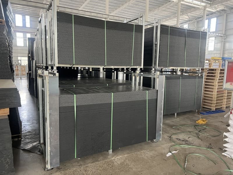 Construction mud mats packing