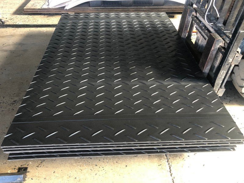 Handling openings and connection holes