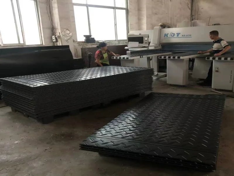 Ground protection mats forming a controlled pipeline construction access corridor